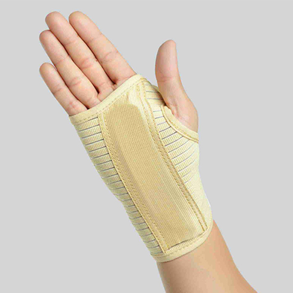Wrist Splint Right - Dyna Available at Online Family Pharmacy Qatar Doha